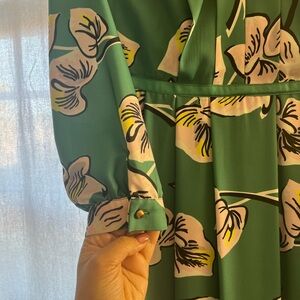 Green Long Sleeve V-Neck Waist Maxi Dress NWT
made in Turkey